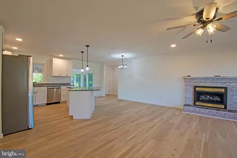 Living - 26854 Broadkill Rd, Milton, DE 19968 photo 2 of 3