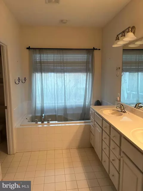 Bath - 34825 Capstan Ln, Lewes, DE 19958 photo 1 of 3