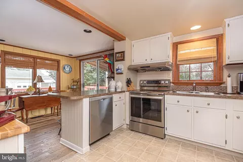 Kitchen - 31468 Wingate Rd, Dagsboro, DE 19939 photo 1 of 2