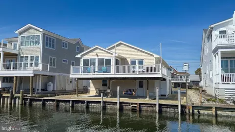 30 W Bayard St, Fenwick Island, DE 19944