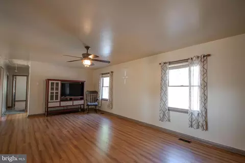 Living - 6761 Sharptown Rd, Laurel, DE 19956 photo 1 of 2
