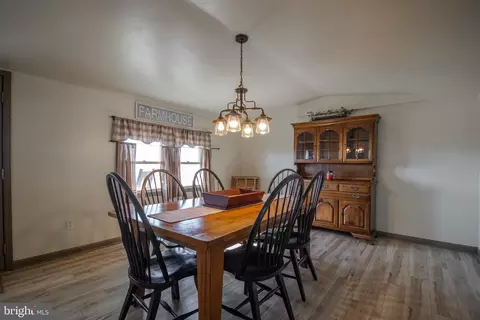 Dining - 6761 Sharptown Rd, Laurel, DE 19956 photo 2 of 3