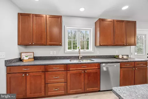 Kitchen - 38001 Saint George Rd, Delmar, DE 19940 photo 4 of 5