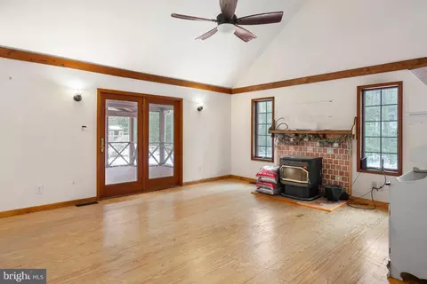 Living - 30845 Al Jan Dr, Laurel, DE 19956 photo 1 of 5