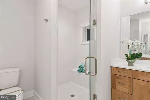 Bath - 43 Stingray Harbor Dr, Ocean View, DE 19970 photo 1 of 7