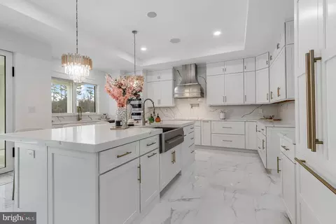 Kitchen - 20157 W Piney Grove Rd, Georgetown, DE 19947 photo 2 of 13