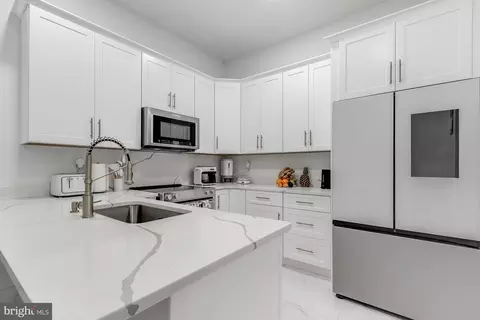 Kitchen - 20157 W Piney Grove Rd, Georgetown, DE 19947 photo 10 of 13