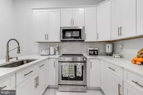 Kitchen - 20157 W Piney Grove Rd, Georgetown, DE 19947 photo 11 of 13