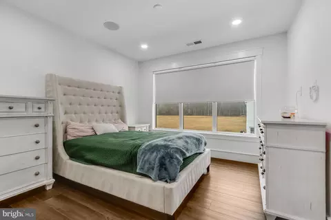 Bedroom - 20157 W Piney Grove Rd, Georgetown, DE 19947 photo 4 of 12