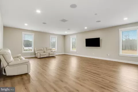 Living - 20157 W Piney Grove Rd, Georgetown, DE 19947 photo 6 of 7
