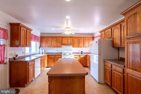 Kitchen - 307 Robinson St, Georgetown, DE 19947 photo 1 of 2