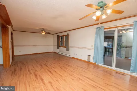 Living - 35572 Jami Ave, Laurel, DE 19956 photo 2 of 3