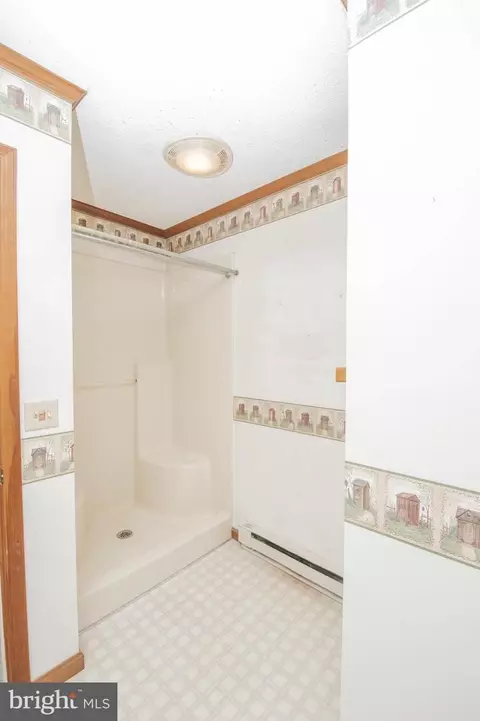 Bath - 35572 Jami Ave, Laurel, DE 19956 photo 2 of 5