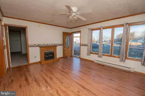 Living - 35572 Jami Ave, Laurel, DE 19956 photo 1 of 3