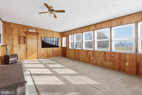 Living - 16924 Rust Rd, Milford, DE 19963 photo 3 of 3