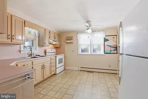 Kitchen - 16924 Rust Rd, Milford, DE 19963 photo 2 of 2