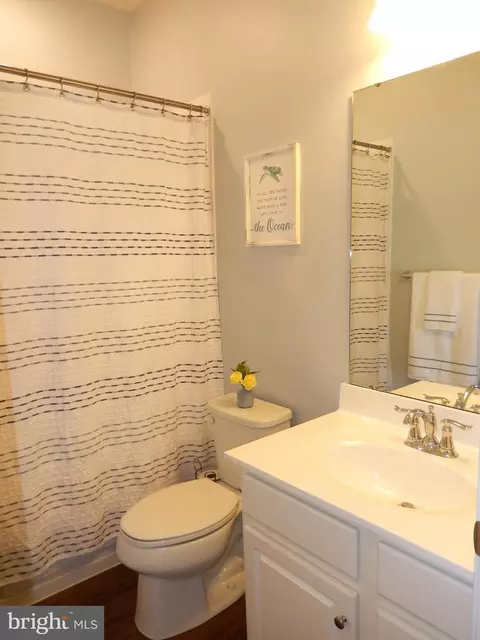 Bath - 27 Thornton Dr, Ocean View, DE 19970 photo 4 of 5