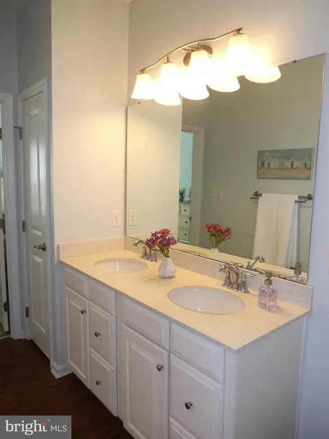 Bath - 27 Thornton Dr, Ocean View, DE 19970 photo 2 of 5