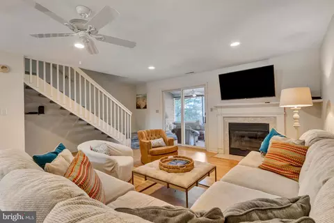 Living - 829 Beach Haven Dr #C, Bethany Beach, DE 19930 photo 3 of 4