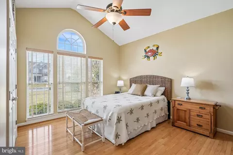 Bedroom - 37151 Lord Baltimore Ln, Ocean View, DE 19970 photo 4 of 7
