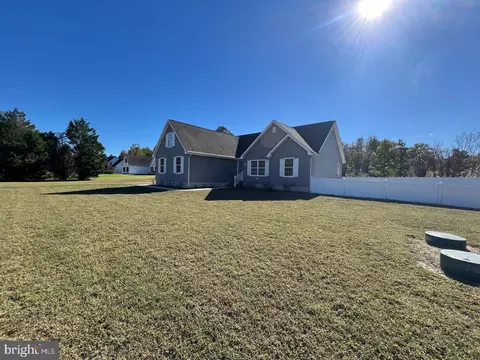 Exterior - 33016 Forest Knoll Dr, Laurel, DE 19956 photo 1 of 6
