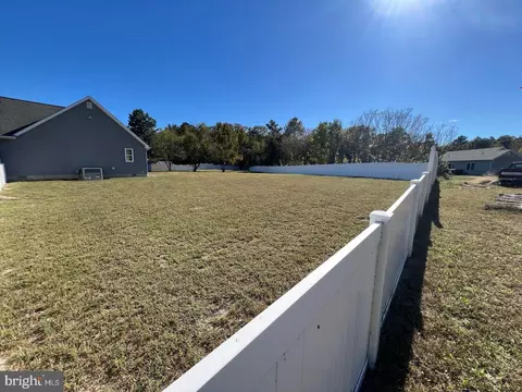 Exterior - 33016 Forest Knoll Dr, Laurel, DE 19956 photo 5 of 6