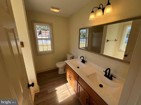 Bath - 33016 Forest Knoll Dr, Laurel, DE 19956 photo 1 of 2