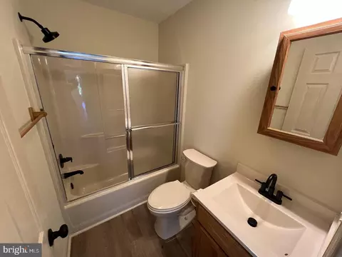 Bath - 33016 Forest Knoll Dr, Laurel, DE 19956 photo 2 of 2
