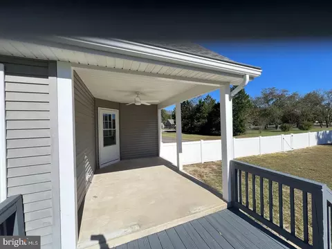 Exterior - 33016 Forest Knoll Dr, Laurel, DE 19956 photo 3 of 6