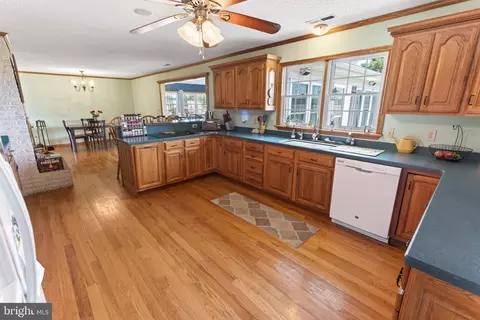 Kitchen - 30077 Fire Tower Rd, Laurel, DE 19956 photo 2 of 6