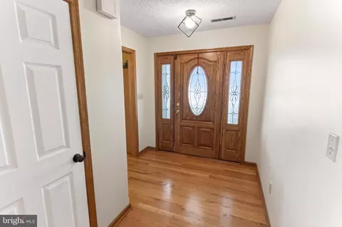 Entry Way - 30077 Fire Tower Rd, Laurel, DE 19956 photo 2 of 12