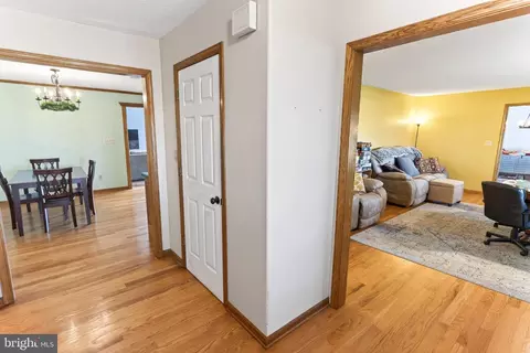 Entry Way - 30077 Fire Tower Rd, Laurel, DE 19956 photo 4 of 12