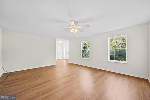 Living - 305 Baywinds Ct, Dagsboro, DE 19939 photo 3 of 7