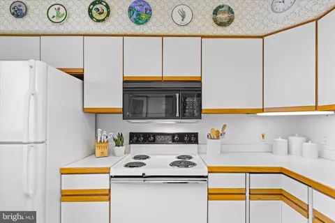 Kitchen - 826 Beach Haven Dr #B, Bethany Beach, DE 19930 photo 4 of 6