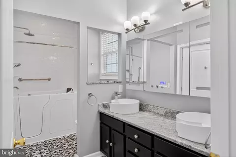 Bath - 324 E Sixth St, Blades, DE 19973 photo 3 of 5
