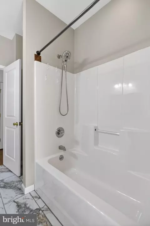 Bath - 324 E Sixth St, Blades, DE 19973 photo 2 of 5