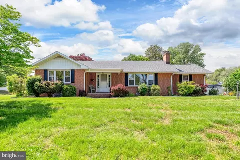 405 Lakelawn Dr, Milford, DE 19963