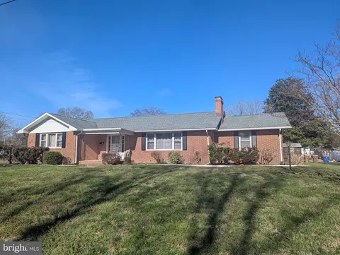 405 Lakelawn Dr, Milford, DE 19963