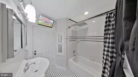 Bath - 128 Brooklyn Ave, Laurel, DE 19956 photo 1 of 4