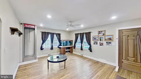 Entry Way - 128 Brooklyn Ave, Laurel, DE 19956 photo 4 of 11