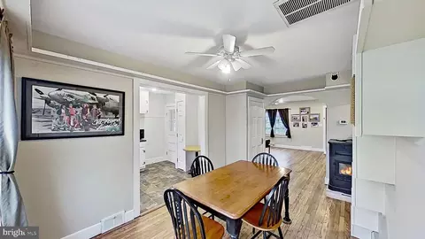 Entry Way - 128 Brooklyn Ave, Laurel, DE 19956 photo 7 of 11