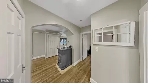 Entry Way - 128 Brooklyn Ave, Laurel, DE 19956 photo 3 of 11