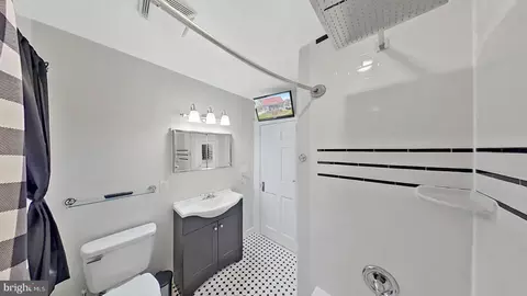 Bath - 128 Brooklyn Ave, Laurel, DE 19956 photo 2 of 4