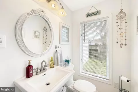 Bath - 414 Conwell St, Milton, DE 19968 photo 1 of 2