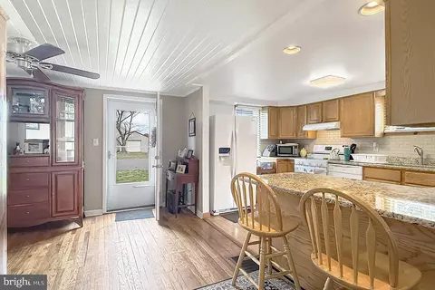 Entry Way - 414 Conwell St, Milton, DE 19968 photo 1 of 2
