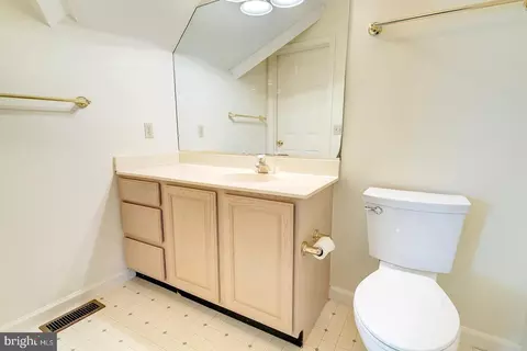 Bath - 208 Pond View Dr, Bethany Beach, DE 19930 photo 6 of 8