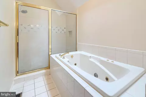 Bath - 208 Pond View Dr, Bethany Beach, DE 19930 photo 5 of 8