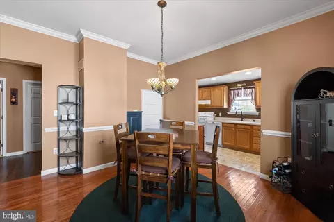 Dining - 305 E Jewell St, Delmar, DE 19940 photo 1 of 2