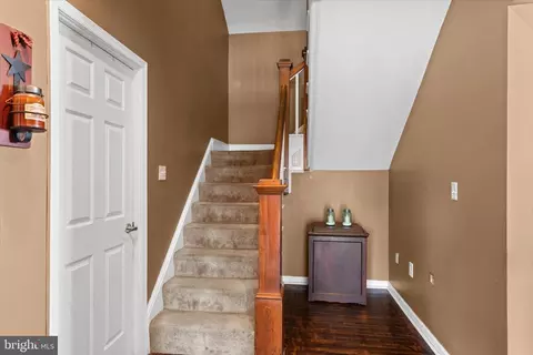 Entry Way - 305 E Jewell St, Delmar, DE 19940 photo 1 of 3