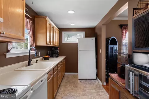 Kitchen - 305 E Jewell St, Delmar, DE 19940 photo 2 of 3